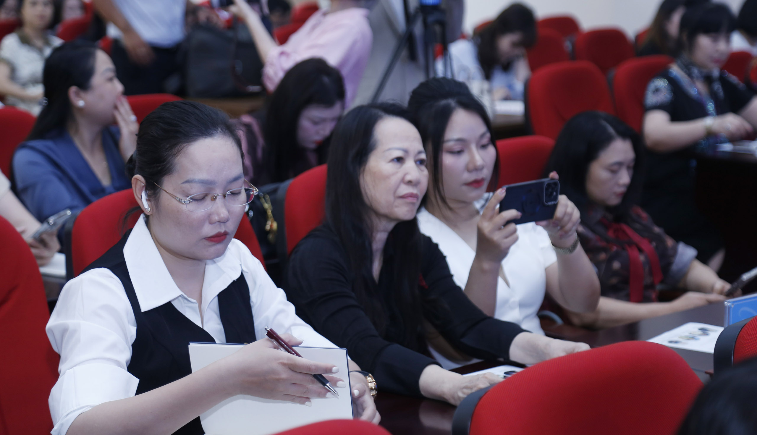 Trang bị kiến thức pháp lý cho phụ nữ khởi nghiệp- Ảnh 8. Trang bị kiến thức pháp lý cho phụ nữ khởi nghiệp- Ảnh 8.