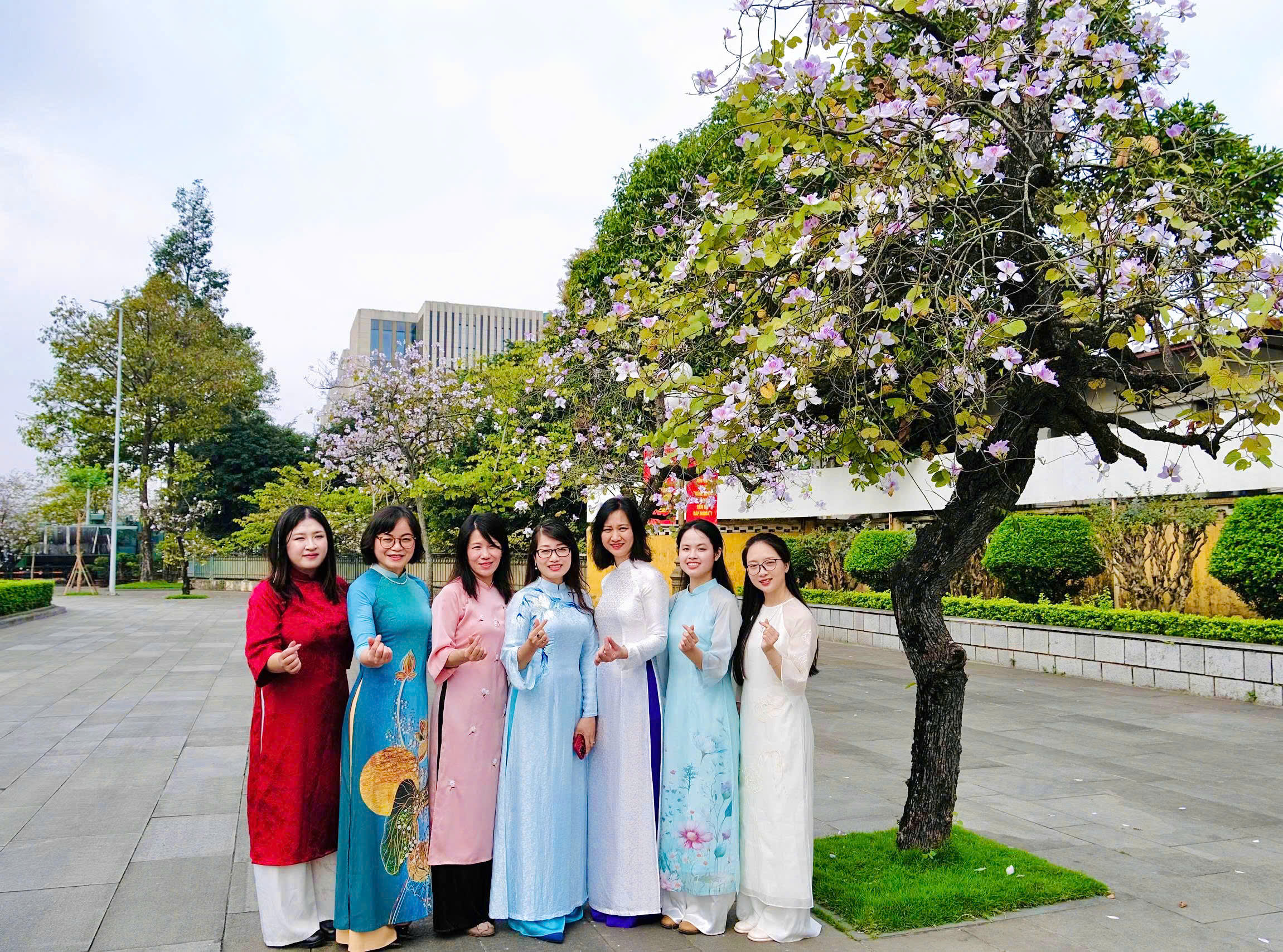 Diplomacia cultural a través del Ao Dai (vestimenta tradicional vietnamita) - Foto 4. Ngoại giao văn hoá qua tà áo dài- Ảnh 4.