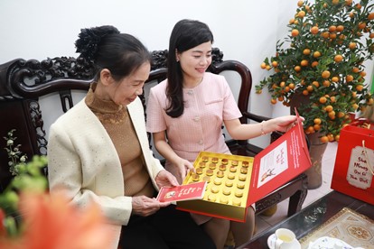 Nàng dâu tặng món quà 8/3 đặc biệt khiến mẹ chồng ưng ý khoe hàng xóm- Ảnh 2.