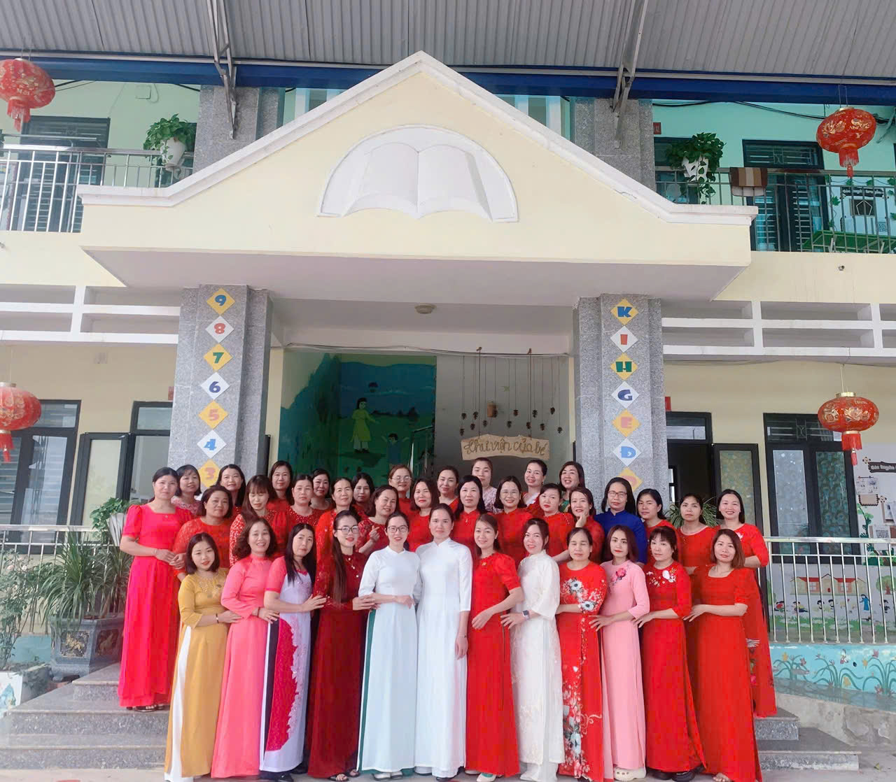 Phụ nữ Sơn La rạng rỡ trong "Tuần lễ Áo dài"- Ảnh 6. Phụ nữ Sơn La rạng rỡ trong "Tuần lễ Áo dài"- Ảnh 6.