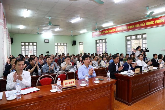 Phó Chủ tịch - Tổng Thư ký UBTƯ MTTQ Việt Nam Hà Thị Nga tiếp xúc cử tri xã Mường Khoa, tỉnh Lai Châu- Ảnh 3.