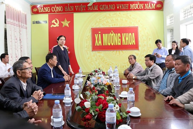 Phó Chủ tịch - Tổng Thư ký UBTƯ MTTQ Việt Nam Hà Thị Nga tiếp xúc cử tri xã Mường Khoa, tỉnh Lai Châu- Ảnh 5.