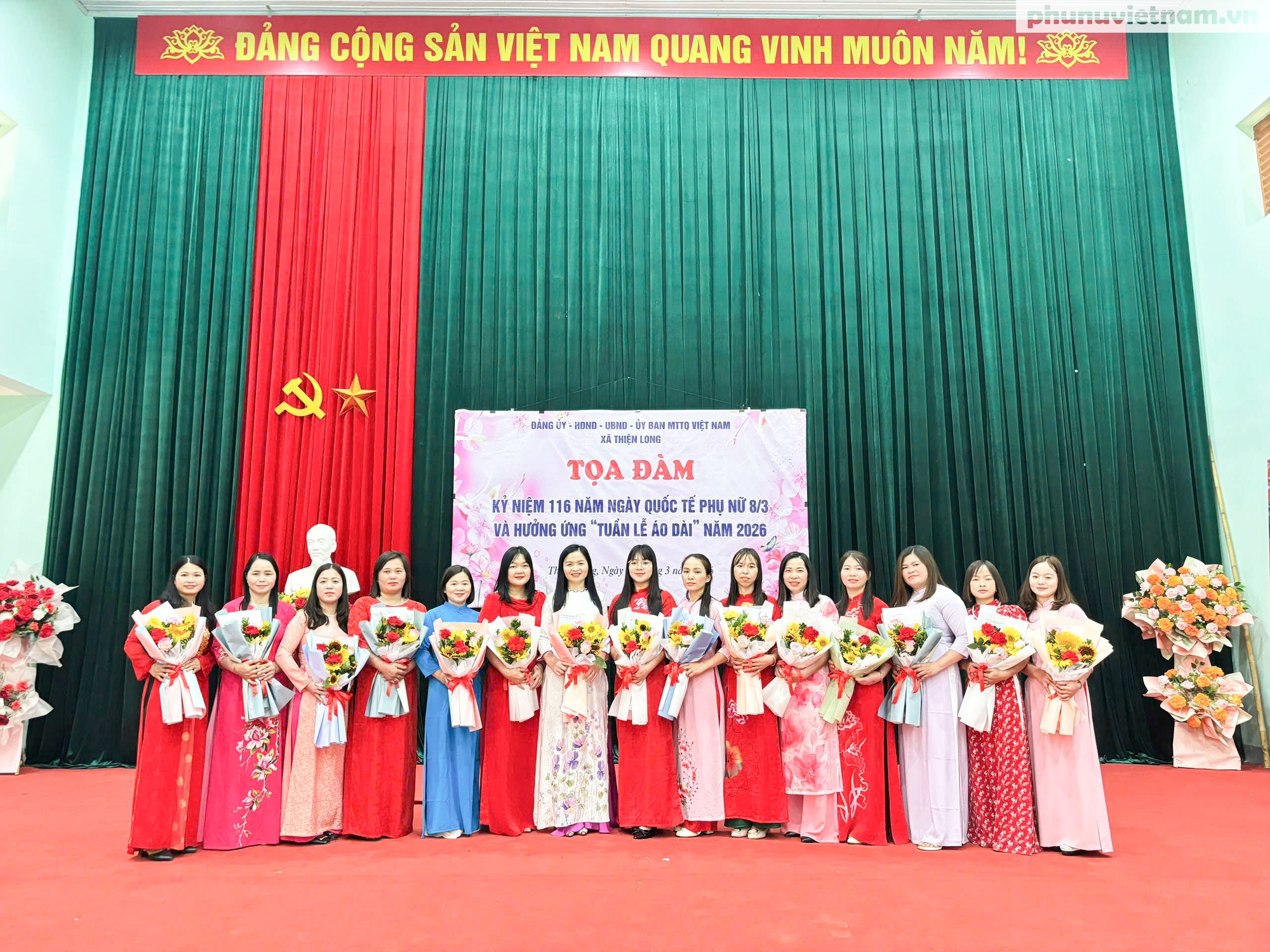 Rực rỡ sắc màu áo dài của phụ nữ Lạng Sơn - Ảnh 6.