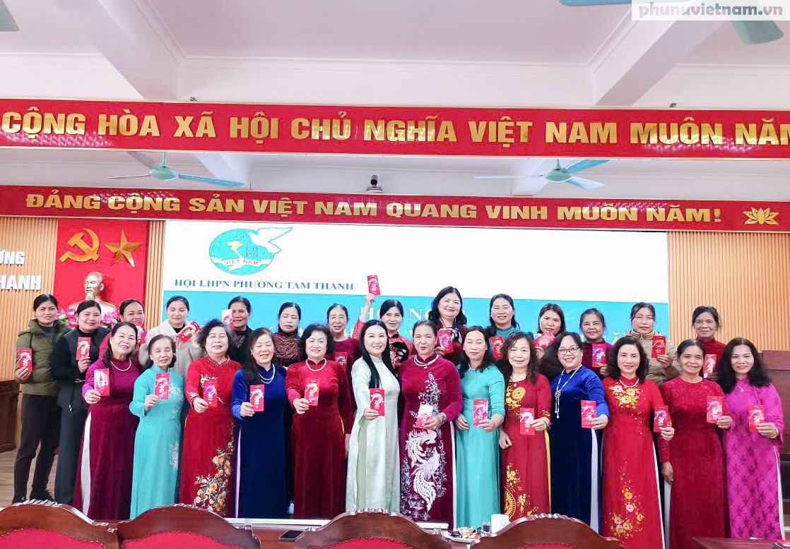 Rực rỡ sắc màu áo dài của phụ nữ Lạng Sơn - Ảnh 8.