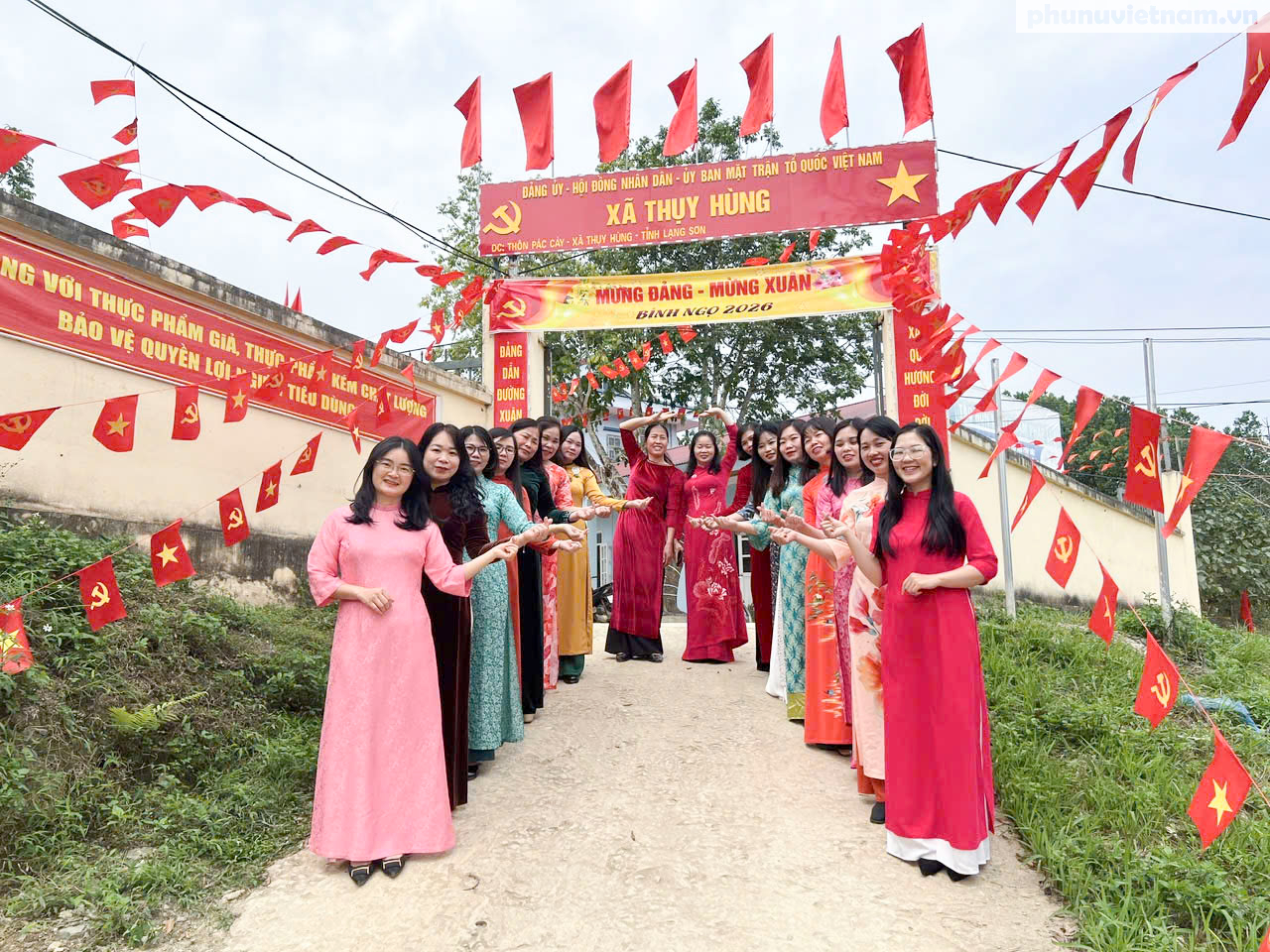 Rực rỡ sắc màu áo dài của phụ nữ Lạng Sơn - Ảnh 13.