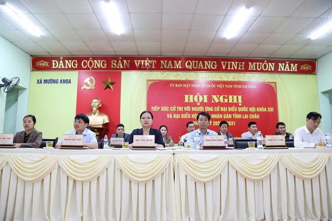 Phó Chủ tịch - Tổng Thư ký UBTƯ MTTQ Việt Nam Hà Thị Nga tiếp xúc cử tri xã Mường Khoa, tỉnh Lai Châu- Ảnh 1.