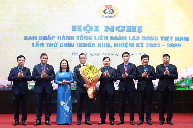 Ông Nguyễn Anh Tuấn được bầu giữ chức Chủ tịch Tổng Liên đoàn Lao động Việt Nam- Ảnh 5.