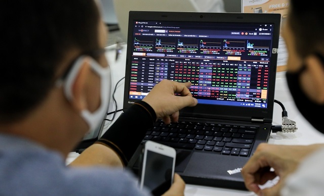 VN-Index “đổ đèo” cuối tuần: Bluechips bị xả mạnh, chỉ số rơi sát đáy 2026- Ảnh 3.