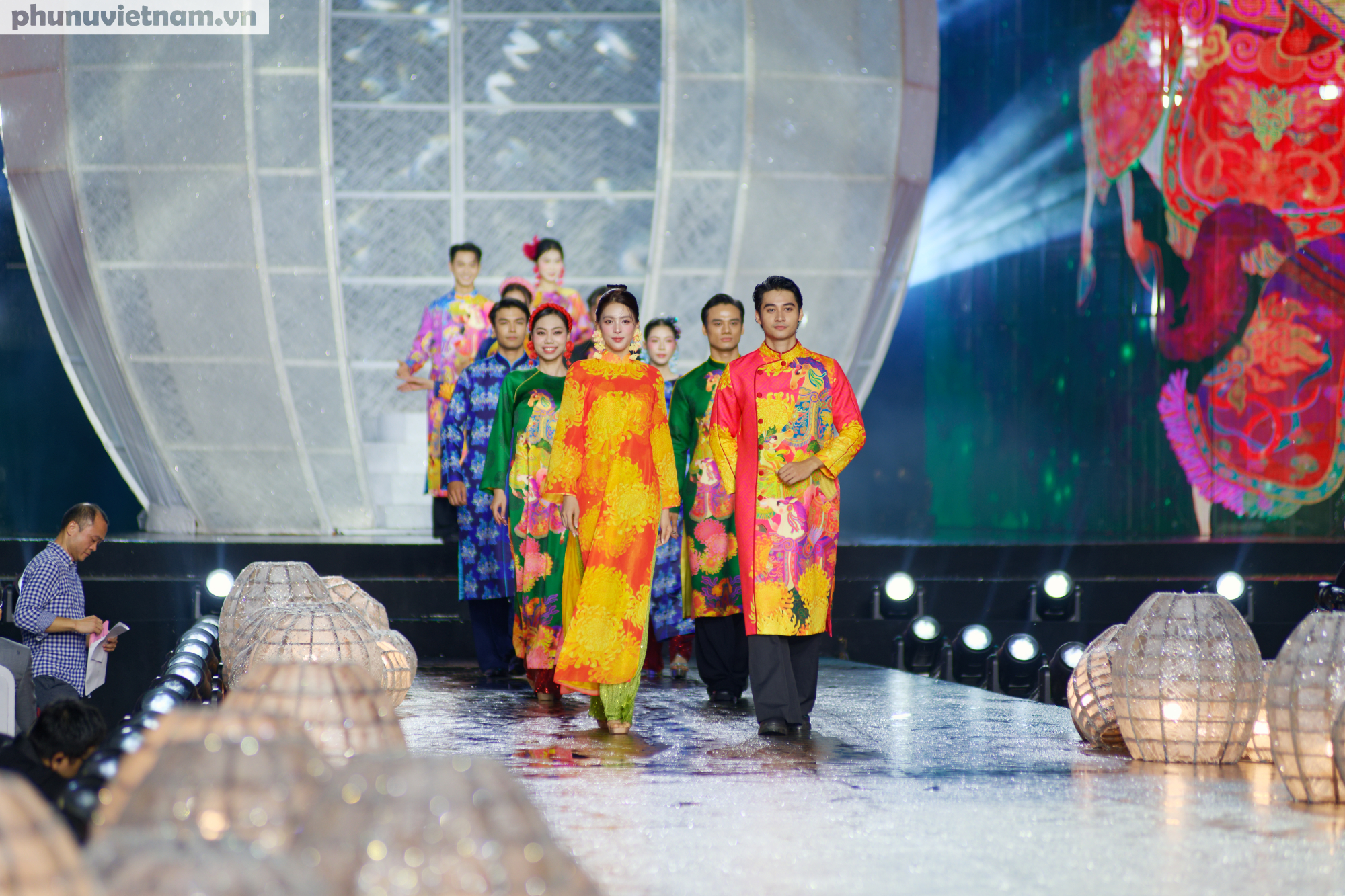 Trần Tiểu Vy - Hoa hậu Việt Nam 2018 và Phạm Tuấn Ngọc - Nam vương Thế giới Việt Nam 2024 - Á vương 1 Nam vương Thế giới 2024 trong bộ sưu tập  “Vinh Hoa” của  Adrian Anh Tuấn