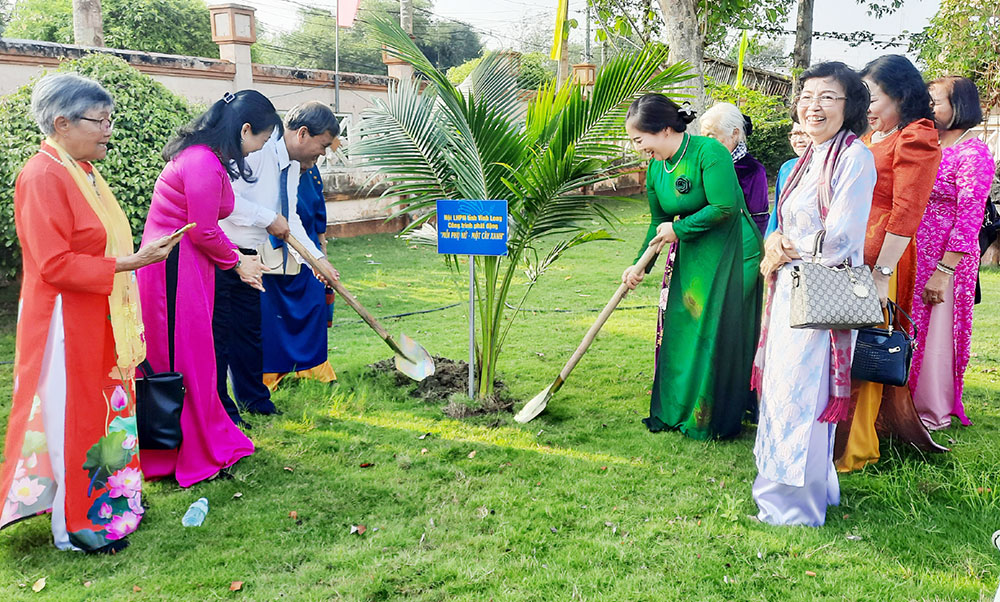 Hội LHPN tỉnh Vĩnh Long họp mặt kỷ niệm Ngày Quốc tế Phụ nữ 8/3- Ảnh 3.