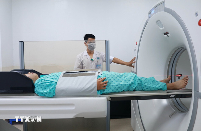 Triển khai cơ chế, chính sách đặc biệt cho công tác chăm sóc sức khỏe Nhân dân- Ảnh 2.