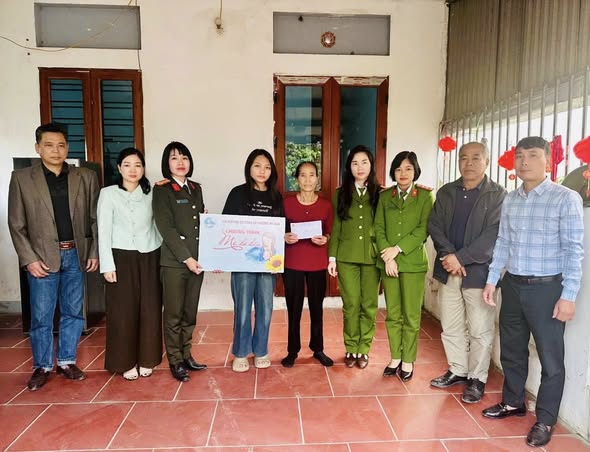 Hội LHPN Hưng Yên: Nhiều hoạt động sôi nổi, ý nghĩa chào mừng ngày Quốc tế Phụ nữ- Ảnh 5.