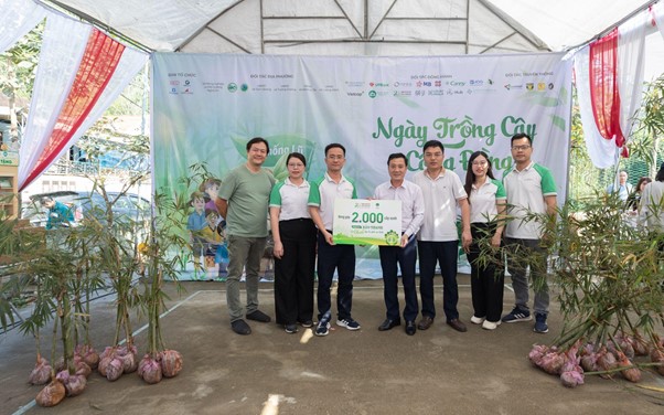 Bảo Thanh trồng 2.000 cây xanh và trao tặng tủ thuốc cho trạm y tế cơ sở tại Tây Nghệ An- Ảnh 1.