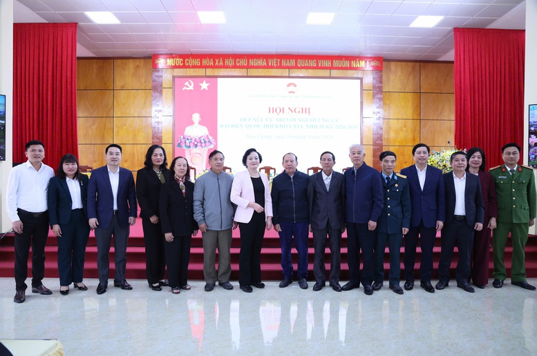 Phó Thủ tướng Phạm Thị Thanh Trà thông tin tới cử tri về lộ trình cải cách tiền lương, cắt giảm thủ tục hành chính- Ảnh 4.