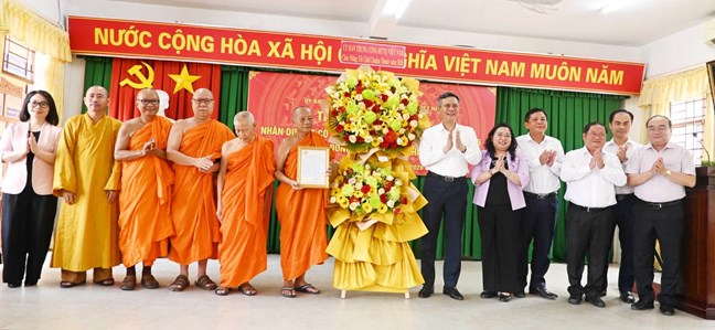 Phó Bí thư Đảng ủy MTTQ, các đoàn thể Trung ương Trần Thắng thăm, chúc Tết Chôl Chnăm Thmây 2026 tại Cần Thơ- Ảnh 3.