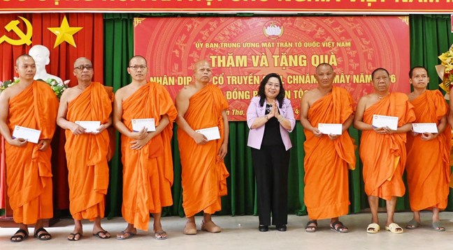 Phó Bí thư Đảng ủy MTTQ, các đoàn thể Trung ương Trần Thắng thăm, chúc Tết Chôl Chnăm Thmây 2026 tại Cần Thơ- Ảnh 5.