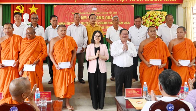 Phó Bí thư Đảng ủy MTTQ, các đoàn thể Trung ương Trần Thắng thăm, chúc Tết Chôl Chnăm Thmây 2026 tại Cần Thơ- Ảnh 4.