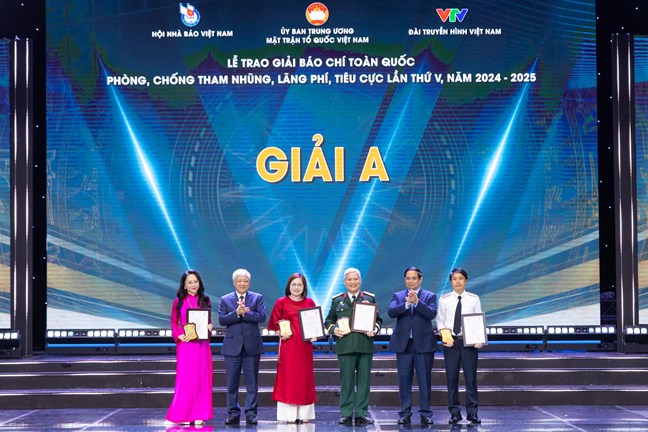 7 nhiệm vụ trọng tâm của MTTQ các cấp và các tổ chức thành viên trong triển khai công tác phòng, chống tham nhũng, lãng phí, tiêu cực năm 2026- Ảnh 1. 7 nhiệm vụ trọng tâm của MTTQ các cấp và các tổ chức thành viên trong triển khai công tác phòng, chống tham nhũng, lãng phí, tiêu cực năm 2026- Ảnh 1.