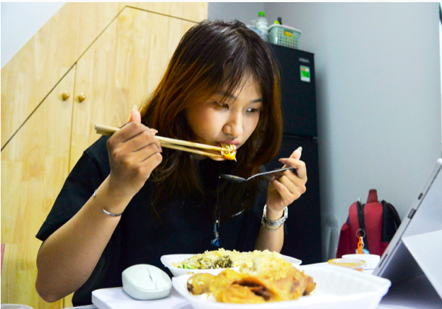 Hồi chuông cảnh báo cha mẹ “cạn kiệt tinh thần”- Ảnh 1.