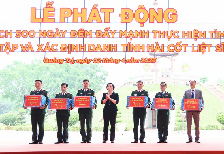 Phó Thủ tướng Phạm Thị Thanh Trà phát động Chiến dịch 500 ngày đêm tìm kiếm, quy tập và xác định danh tính hài cốt liệt sĩ- Ảnh 2.