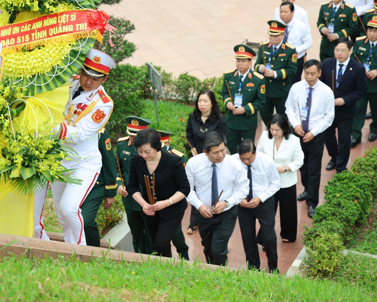 Phó Thủ tướng Phạm Thị Thanh Trà phát động Chiến dịch 500 ngày đêm tìm kiếm, quy tập và xác định danh tính hài cốt liệt sĩ- Ảnh 6.