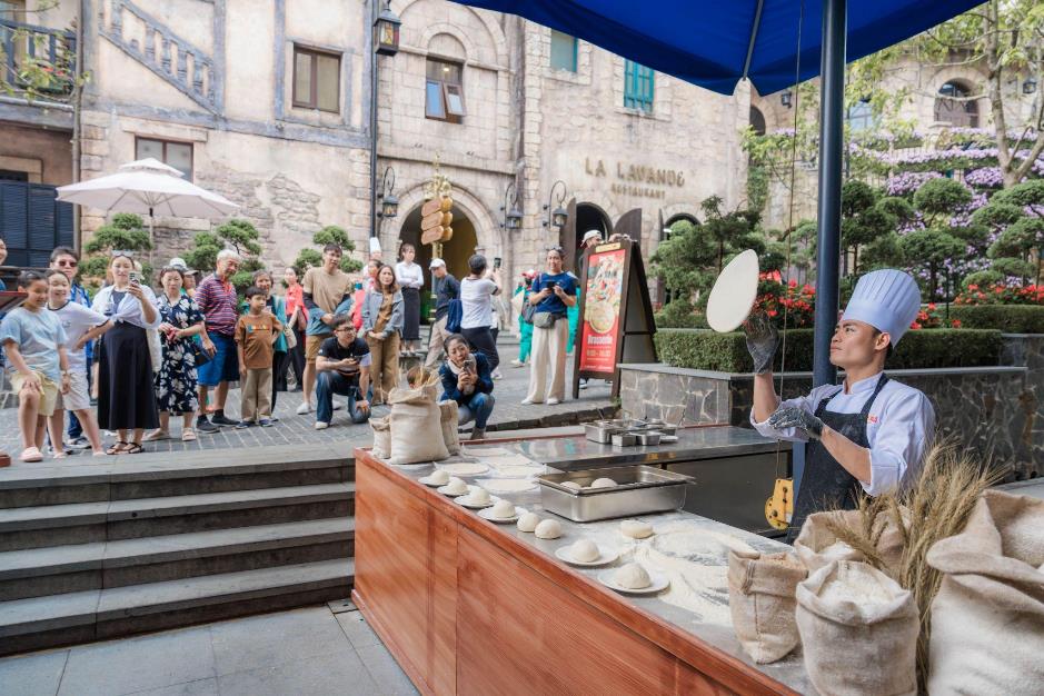 Dịp lễ 30/4 - 1/5, đừng bỏ lỡ "đại tiệc" nghệ thuật, ẩm thực và bia trên đỉnh Bà Nà- Ảnh 2.