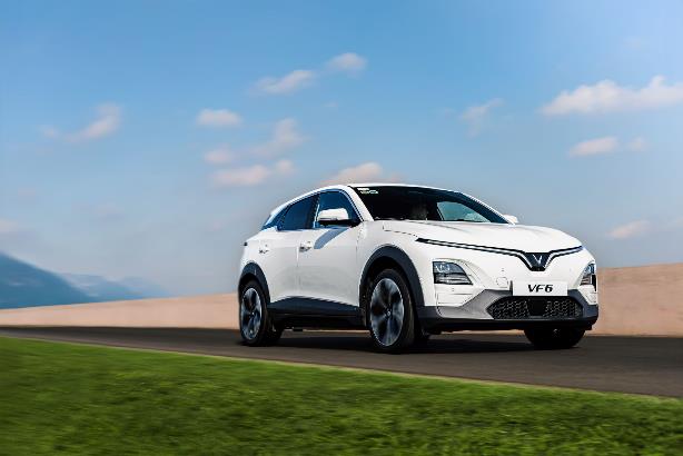 Khách hàng sở hữu VinFast VF 6: “Quyết định chuyển sang xe điện là bước đi sáng suốt”- Ảnh 1.