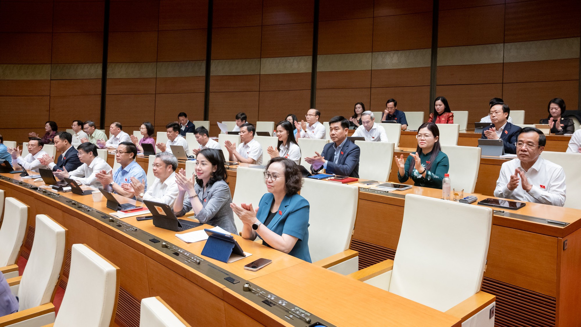 Chủ tịch UBND cấp xã có thẩm quyền ký giấy tờ hộ tịch- Ảnh 3.