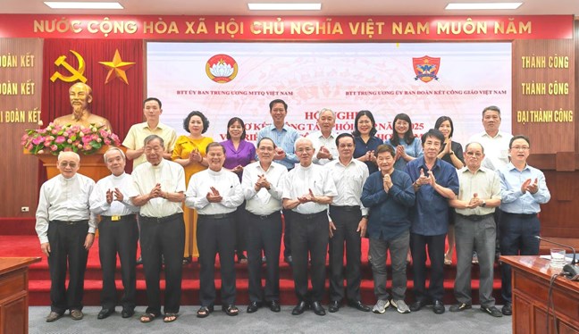UBTƯ MTTQ Việt Nam tổ chức Hội nghị Sơ kết công tác phối hợp năm 2025 với Ủy ban Đoàn kết Công giáo Việt Nam- Ảnh 5.