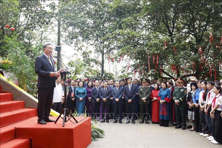 Tổng Bí thư, Chủ tịch nước Tô Lâm gặp gỡ, nói chuyện với bà con Nhân dân tại Đền Hùng- Ảnh 1.