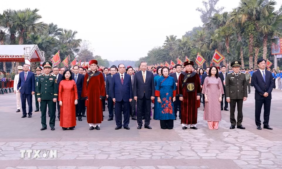Tổng Bí thư, Chủ tịch nước Tô Lâm dâng hương tưởng niệm các Vua Hùng- Ảnh 2.