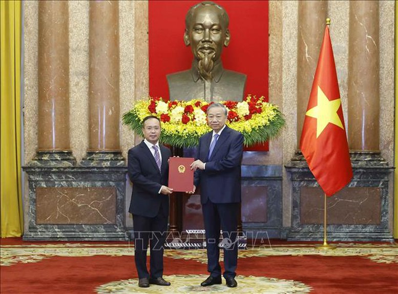 Tổng Bí thư, Chủ tịch nước Tô Lâm trao quyết định bổ nhiệm 5 Đại sứ Việt Nam tại nước ngoài- Ảnh 5.