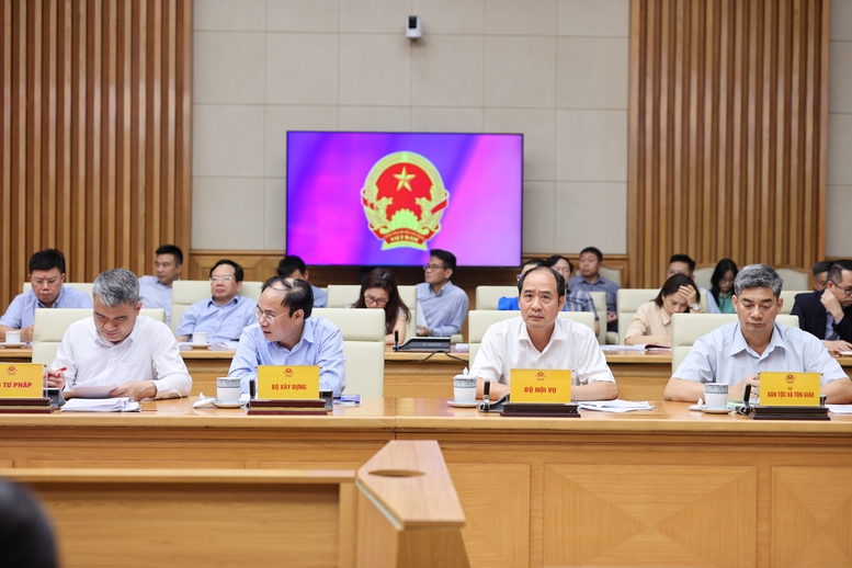 Thủ tướng: Cắt giảm thủ tục, điều kiện kinh doanh là giải pháp nhanh nhất, ngắn nhất tác động ngay tới tăng trưởng- Ảnh 7.