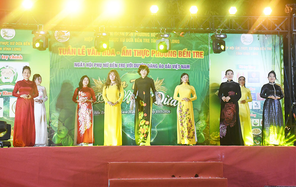 Ngày hội Phụ nữ Bến Tre duyên dáng với áo dài Việt Nam- Ảnh 2.