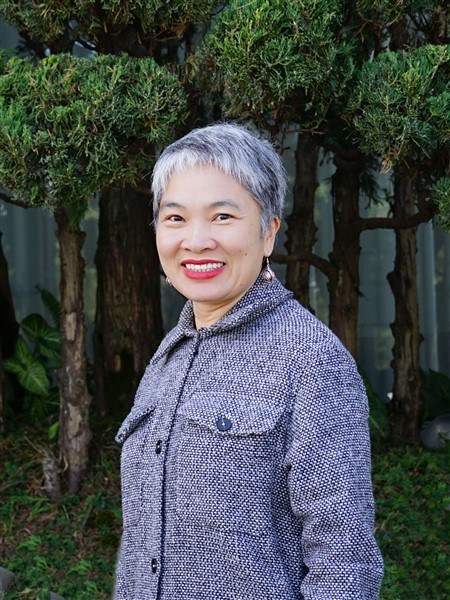 Bác sĩ Khuất Thị Hải Oanh: Y học có thể cứu người bằng sự tôn trọng và lòng nhân ái- Ảnh 1.