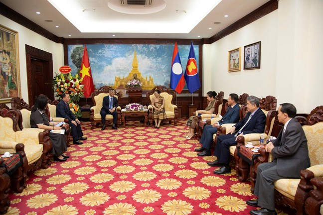 UBTƯ MTTQ Việt Nam thăm, chúc Tết Đại sứ quán Lào tại Việt Nam nhân dịp Tết cổ truyền Bunpimay- Ảnh 1.