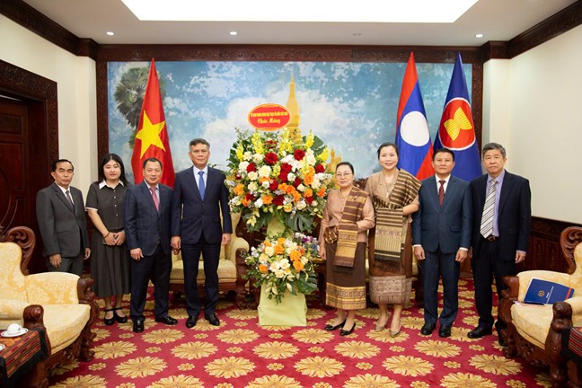 UBTƯ MTTQ Việt Nam thăm, chúc Tết Đại sứ quán Lào tại Việt Nam nhân dịp Tết cổ truyền Bunpimay- Ảnh 3.