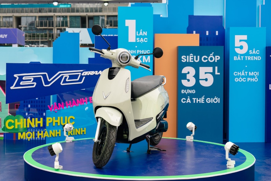 VinFast Evo Grand: Xe máy điện “đi xa không lo sạc”, chạy khỏe, tiết kiệm tới 6 triệu đồng/năm- Ảnh 1. VinFast Evo Grand: Xe máy điện “đi xa không lo sạc”, chạy khỏe, tiết kiệm tới 6 triệu đồng/năm- Ảnh 1.