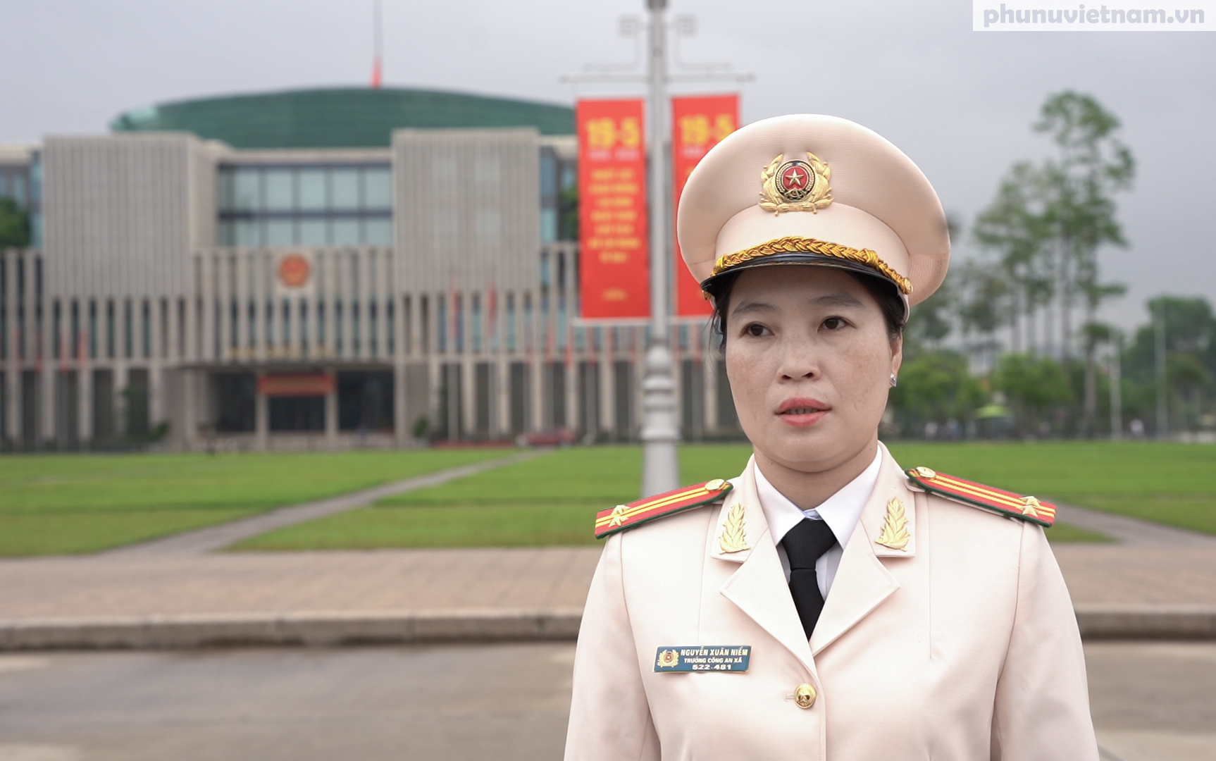 Đoàn đại biểu Phụ nữ Công an nhân dân vào Lăng viếng Bác, dâng hương tại Tượng đài Võ Thị Sáu- Ảnh 6.