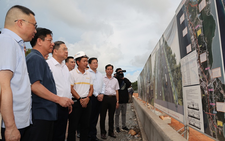 Phó Thủ tướng Thường trực Phạm Gia Túc kiểm tra tiến độ một số công trình trọng điểm phục vụ Hội nghị APEC 2027- Ảnh 2.