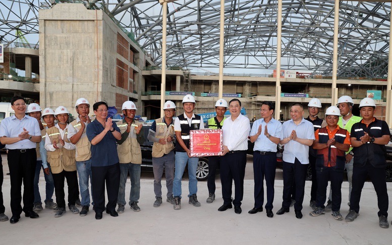 Phó Thủ tướng Thường trực Phạm Gia Túc kiểm tra tiến độ một số công trình trọng điểm phục vụ Hội nghị APEC 2027- Ảnh 4.