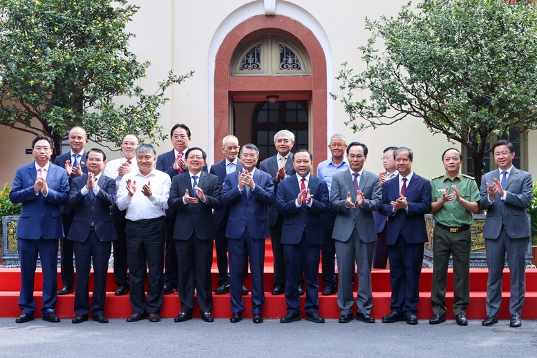Thủ tướng Lê Minh Hưng: Khoa học công nghệ, đổi mới sáng tạo là yếu tố sống còn để hiện thực hóa khát vọng phát triển đất nước- Ảnh 8.