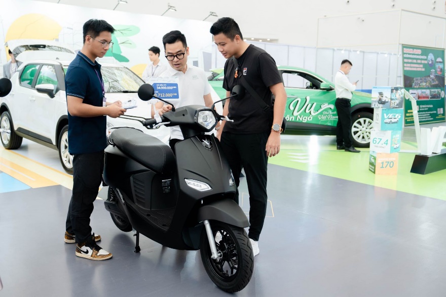 Chọn xe máy tầm giá 30 triệu đồng: Xe điện ngày càng hot, xe xăng lép vế nặng nề- Ảnh 1. Chọn xe máy tầm giá 30 triệu đồng: Xe điện ngày càng hot, xe xăng lép vế nặng nề- Ảnh 1.