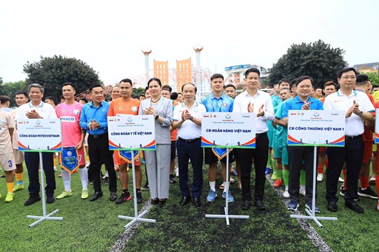 Phó Chủ tịch - Tổng Thư ký Hà Thị Nga dự Khai mạc Giải bóng đá công nhân, viên chức Việt Nam 2026- Ảnh 2.