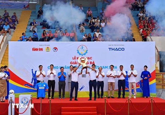 Phó Chủ tịch - Tổng Thư ký Hà Thị Nga dự Khai mạc Giải bóng đá công nhân, viên chức Việt Nam 2026- Ảnh 3.