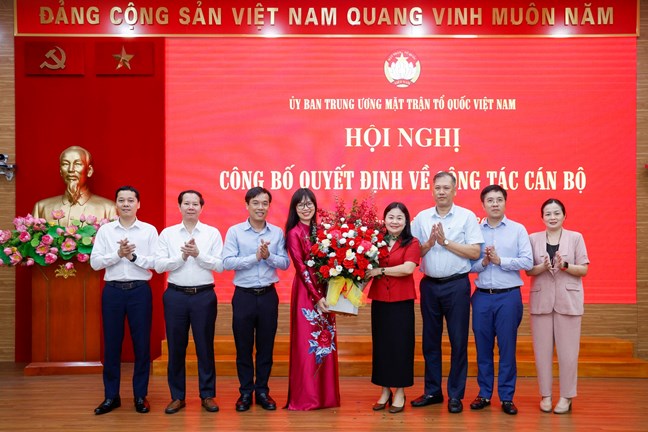 Đồng chí Mai Phương Thảo được bổ nhiệm làm Trợ lý Chủ tịch Ủy ban Trung ương MTTQ Việt Nam Bùi Thị Minh Hoài- Ảnh 4. Đồng chí Mai Phương Thảo được bổ nhiệm làm Trợ lý Chủ tịch Ủy ban Trung ương MTTQ Việt Nam Bùi Thị Minh Hoài- Ảnh 4.