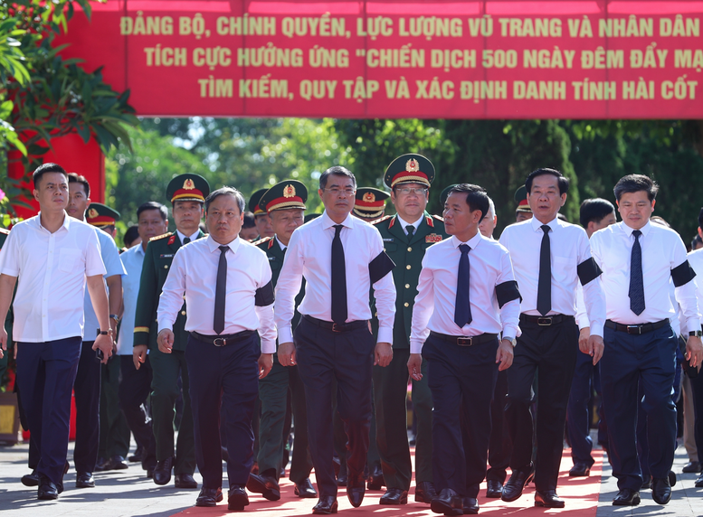 Thủ tướng Lê Minh Hưng dự lễ truy điệu và an táng hài cốt liệt sĩ tại tỉnh Quảng Trị- Ảnh 1.