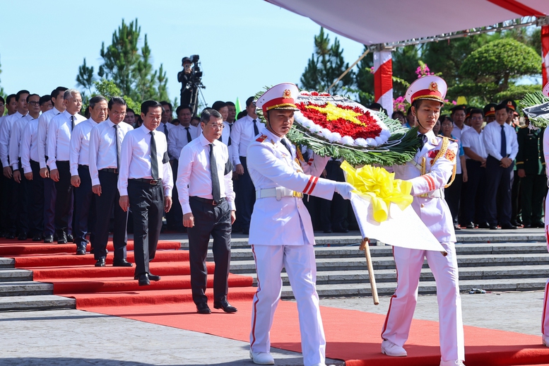 Thủ tướng Lê Minh Hưng dự lễ truy điệu và an táng hài cốt liệt sĩ tại tỉnh Quảng Trị- Ảnh 3.