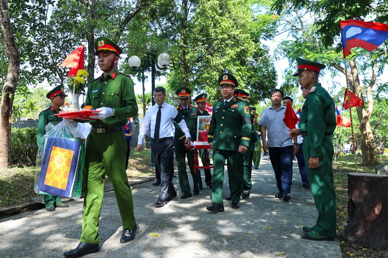 Thủ tướng Lê Minh Hưng dự lễ truy điệu và an táng hài cốt liệt sĩ tại tỉnh Quảng Trị- Ảnh 9.
