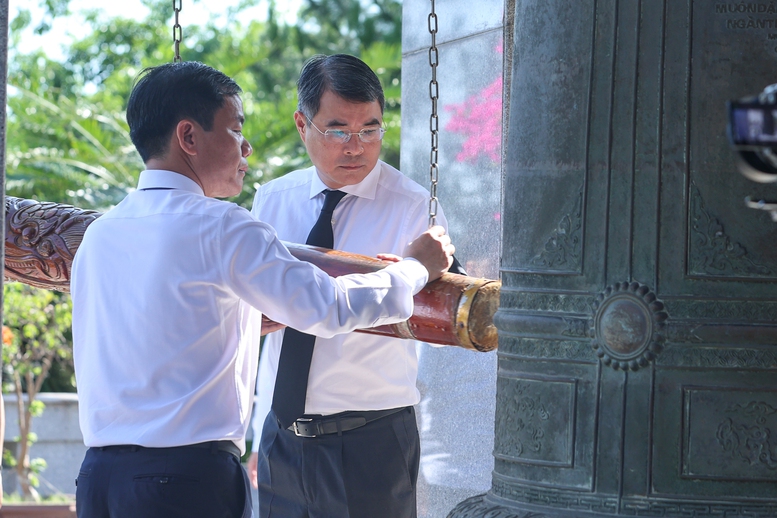 Thủ tướng Lê Minh Hưng dự lễ truy điệu và an táng hài cốt liệt sĩ tại tỉnh Quảng Trị- Ảnh 10.